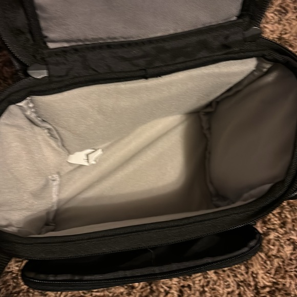 Sony black camera bag with a lot of pockets and adjustable strap - Picture 4 of 4